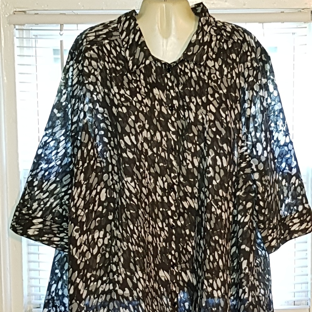 Roaman's Black, Gray and White Button Shirt